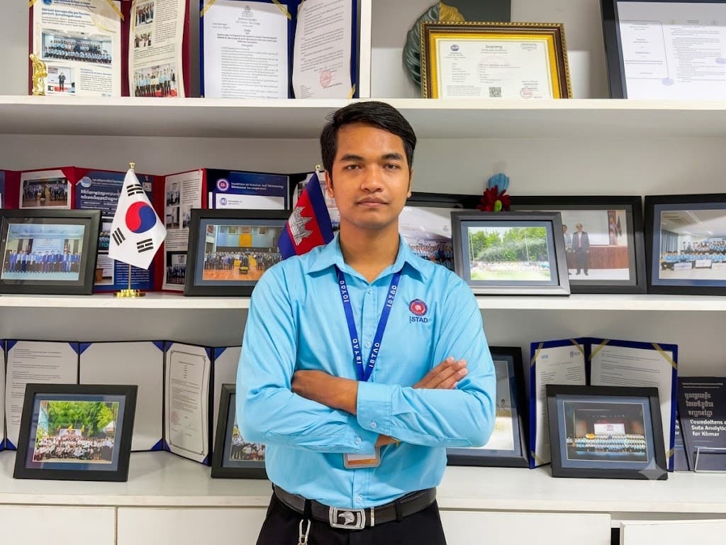 ធឿន ចន្ថាត